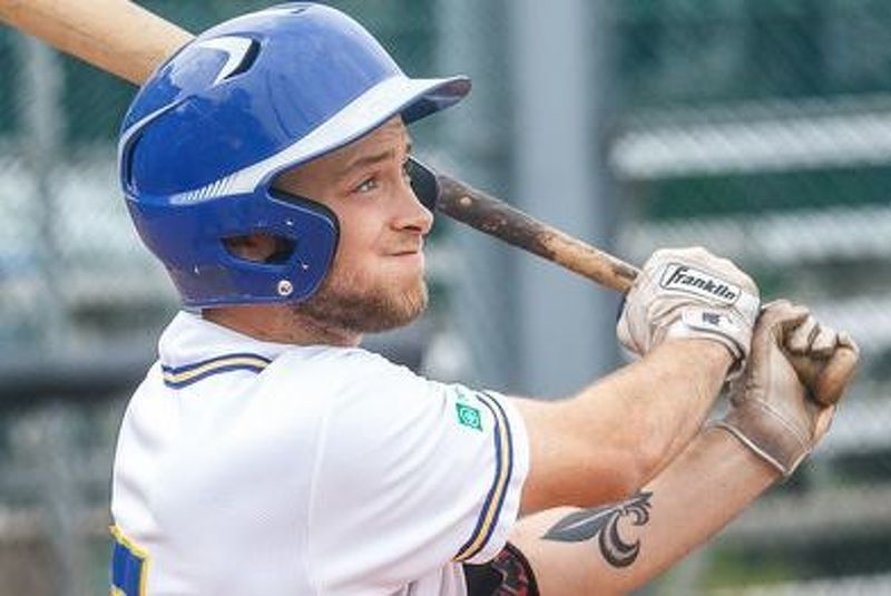 Ducs de Longueui's Xavier Langlois (Varennes, Que.) had a six-hit week with two RBIs.