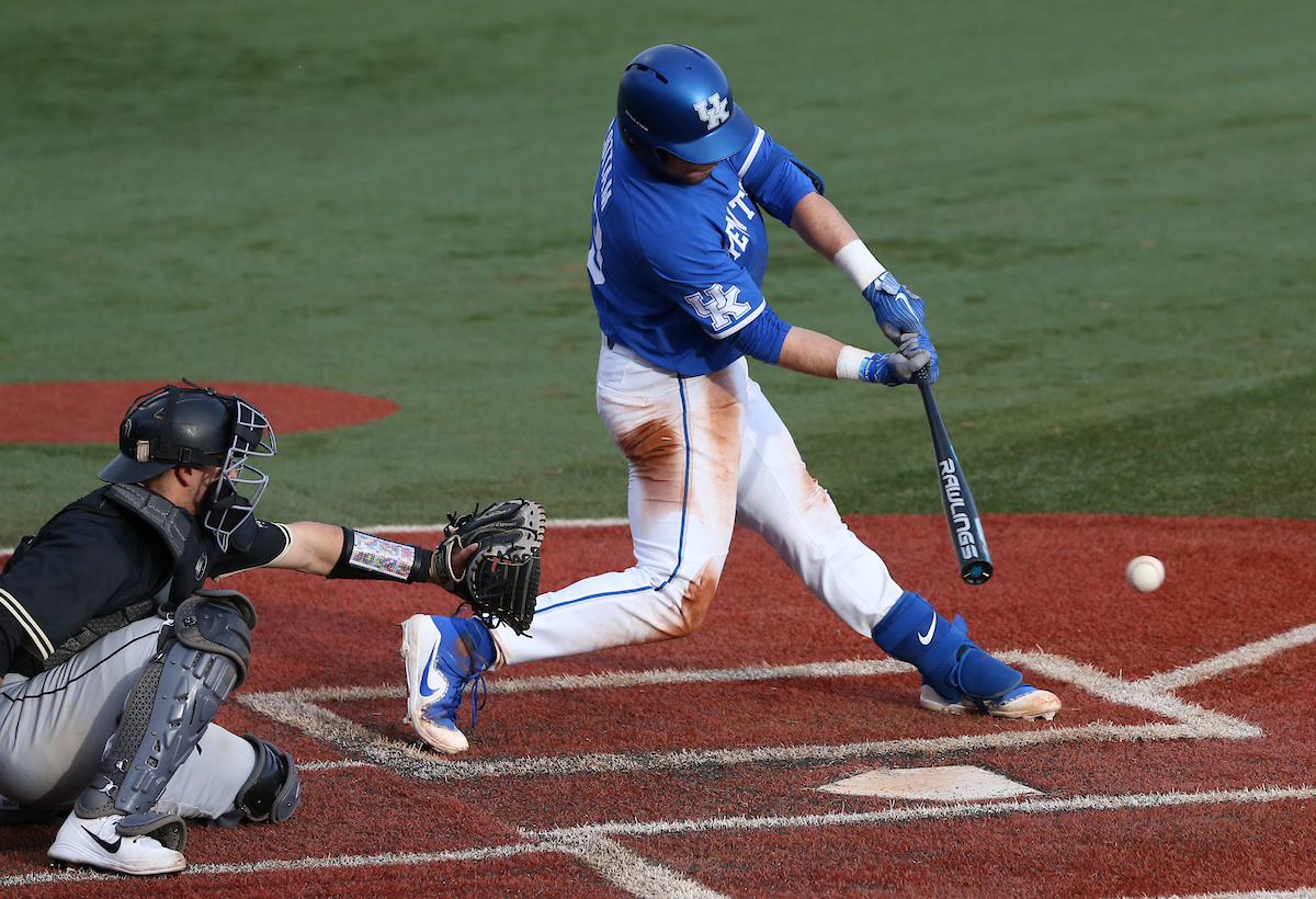 Cottam hits 18th homer for Kentucky
