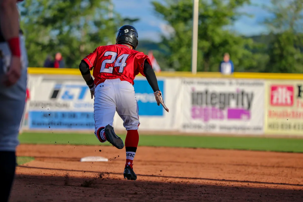 Dawgs take season series over Giants