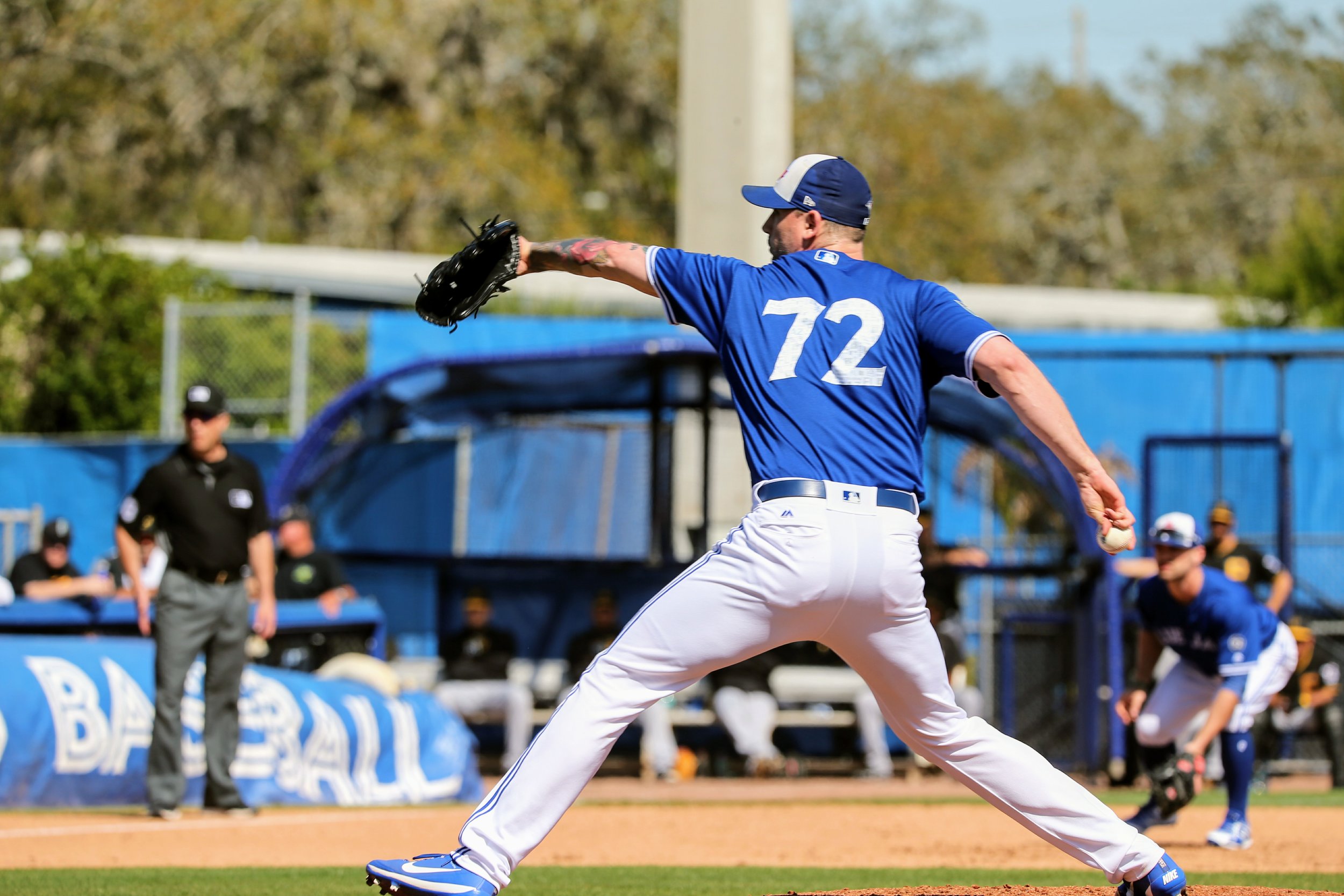 Blue Jays part with Axford, Loup in deadline deals