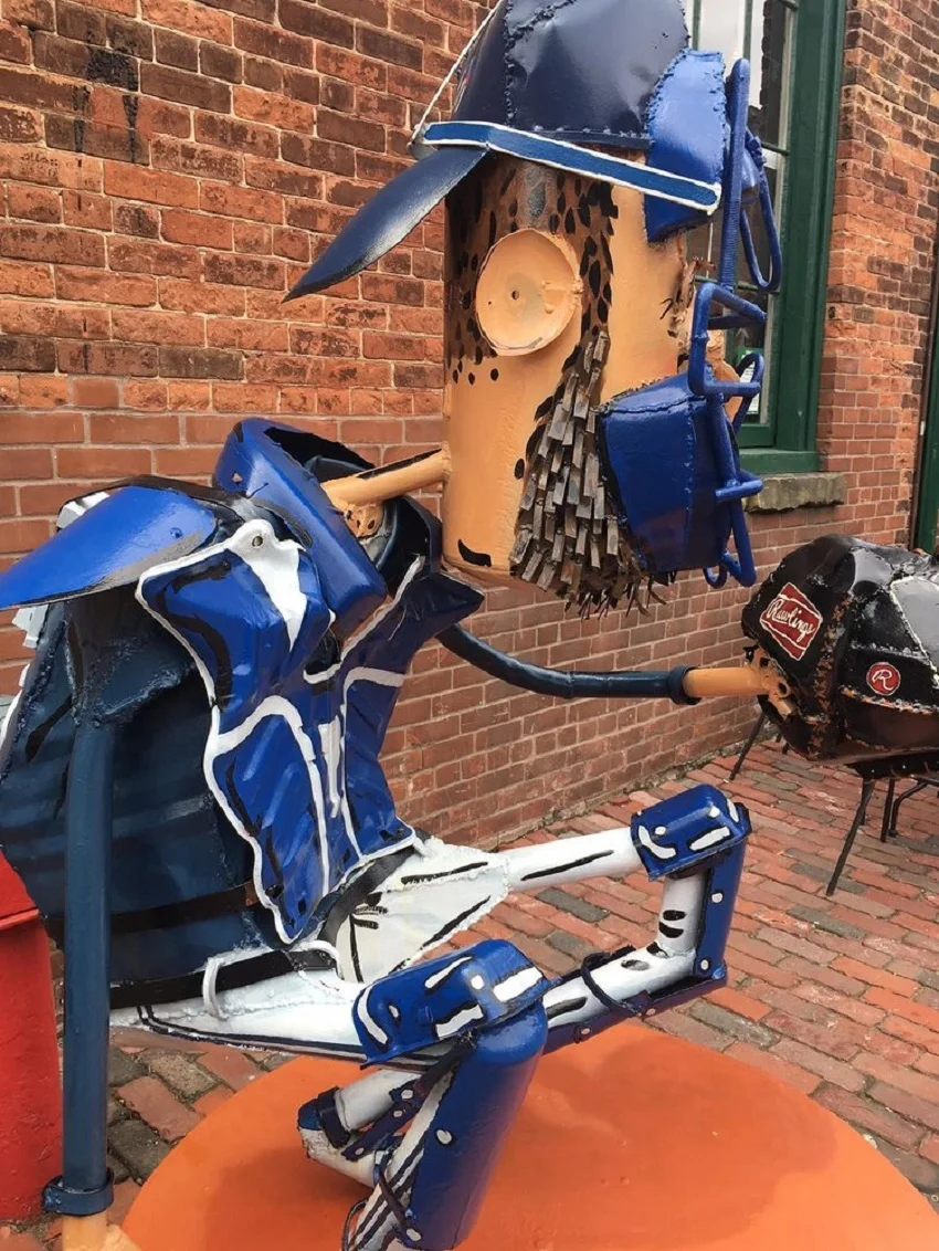 THERE ARE ZERO STATUES OF BALL PLAYERS NEAR THE ROGERS CENTRE, BUT THERE IS A SCUPTURE OF RUSSELL MARTIN IN FRONT OF CAYLEIGH PARRISH’S THE SPORT GALLERY IN THE DISTILLERY SECTION. HE AND JOHNNY BOWER GUARD THE DOORS. PHOTO: WAYNE PARRISH STUDIOS.