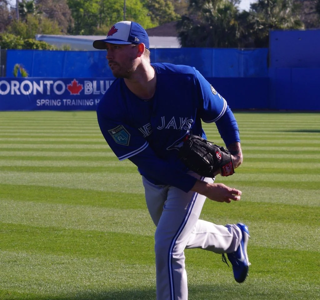Toronto Blue Jays reunite with John Axford and sign Ryan Feierabend