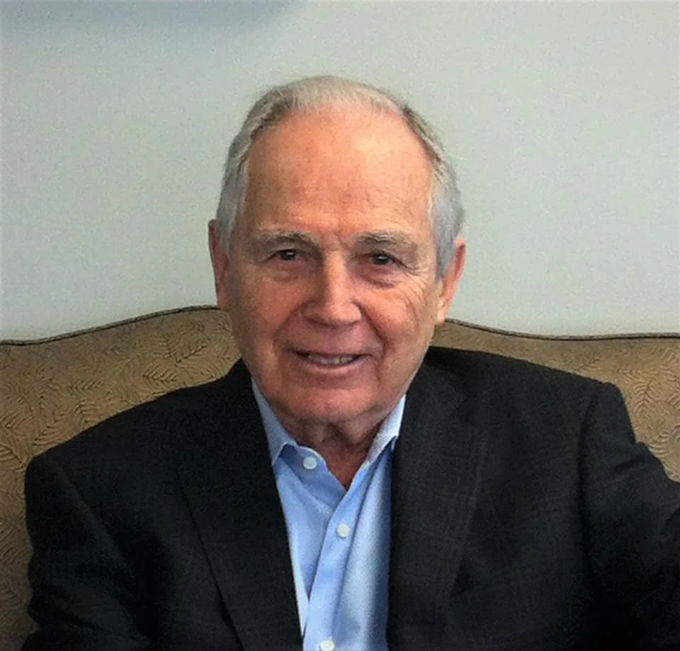 Dawgs donor, Seaman, receives honour from alma mater