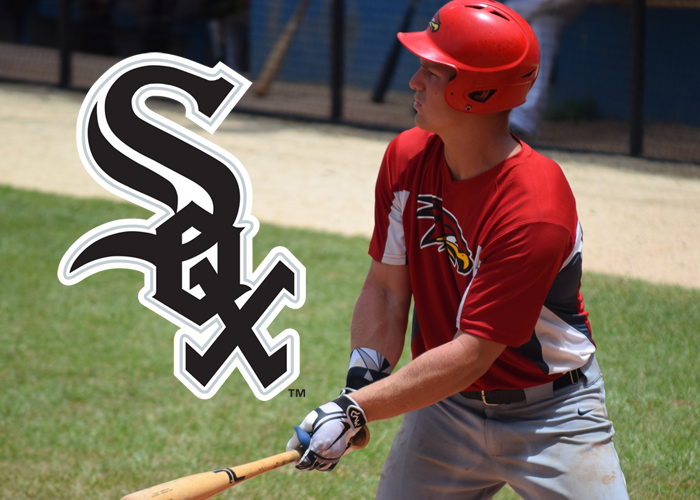 Former lineman Deeb signs with White Sox