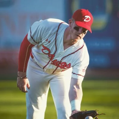 Dawgs sign five players