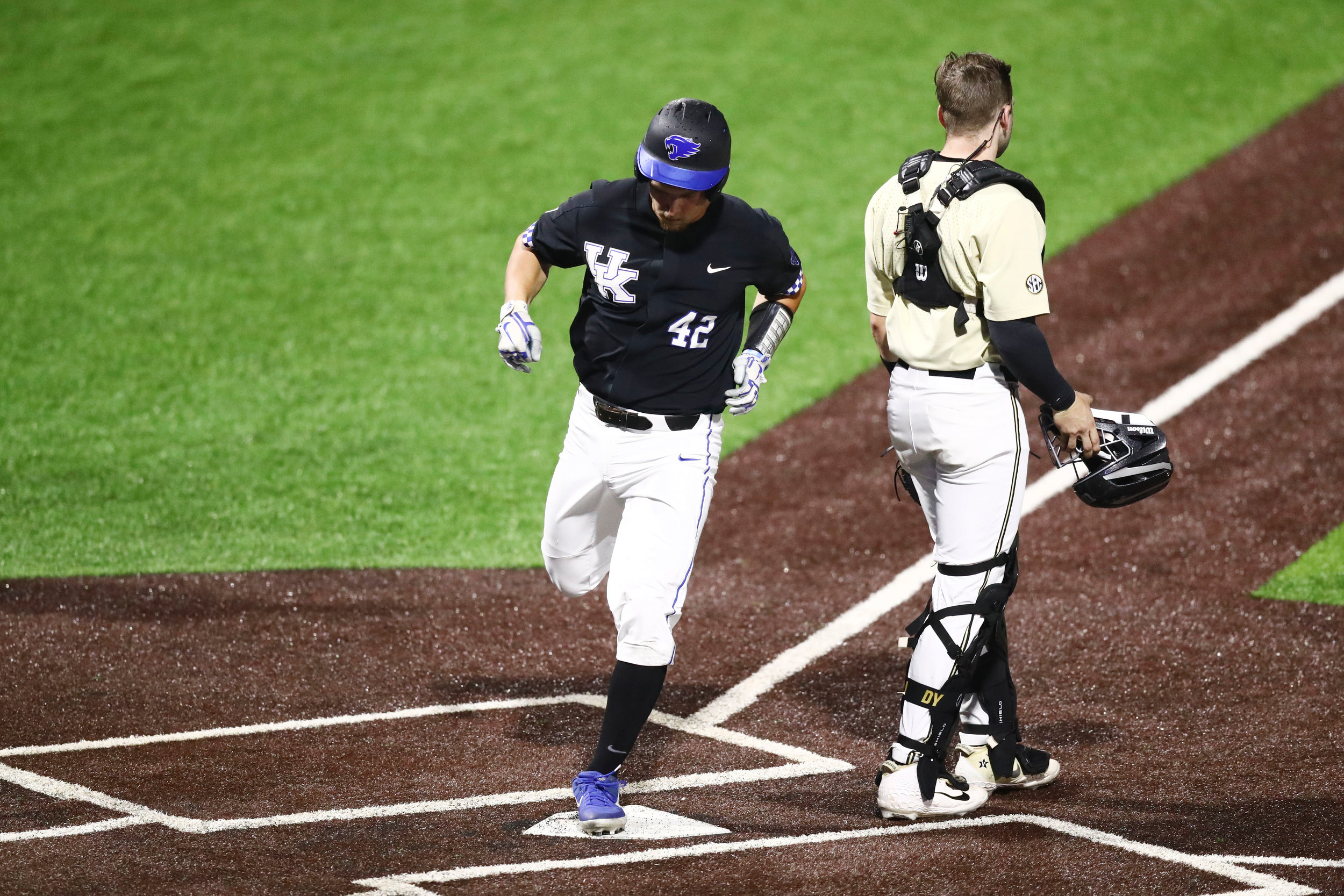 Oh, Canada! Elliott Curtis remains hot for Kentucky