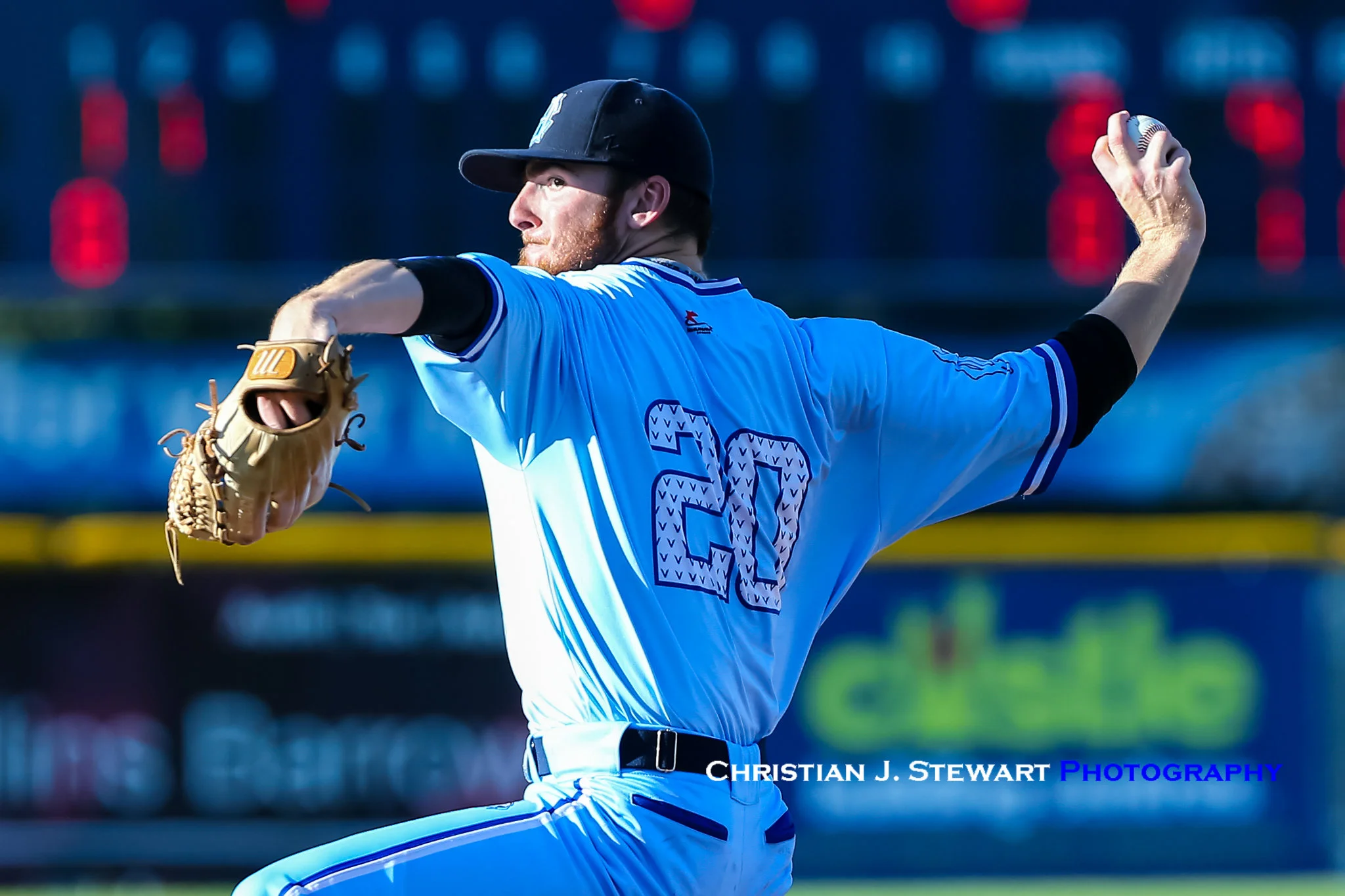HarbourCats sign two Canadian pitchers