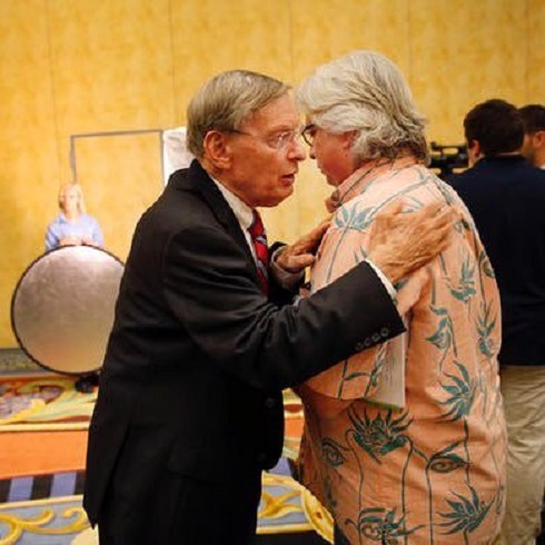 Former commissioner Bud Selig speaks with Gerry Fraley