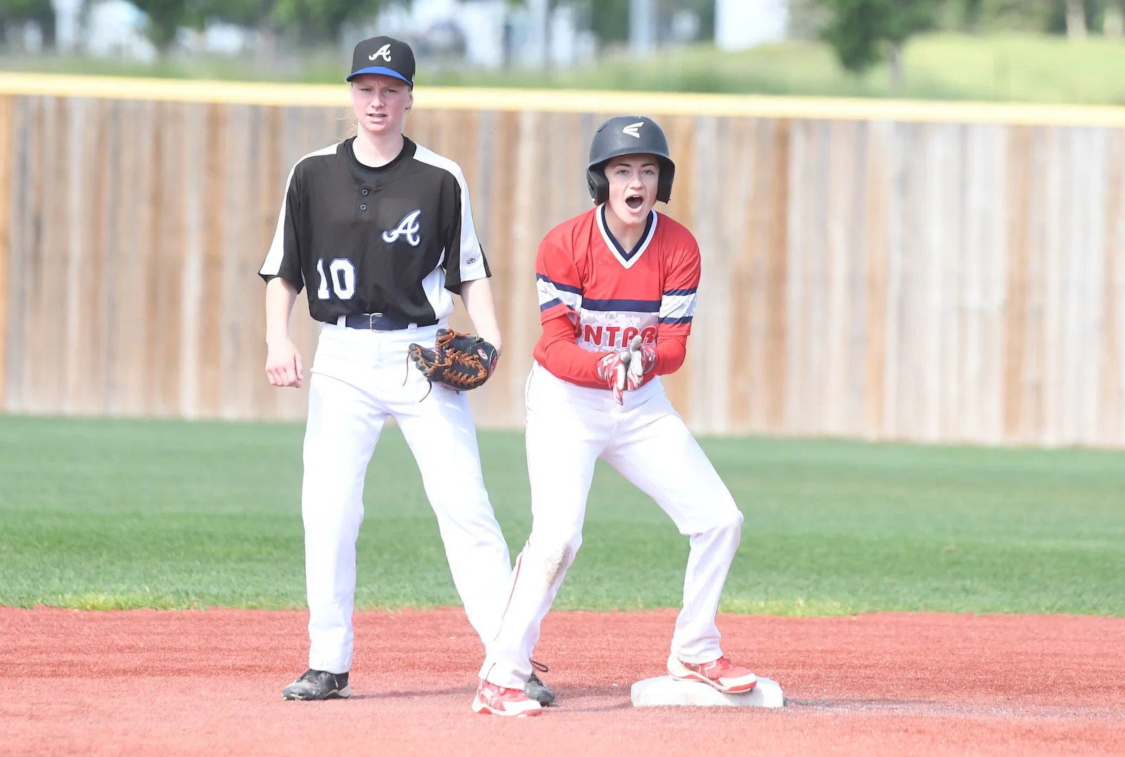 Women’s Invitational: Ontario and Québec to meet for gold