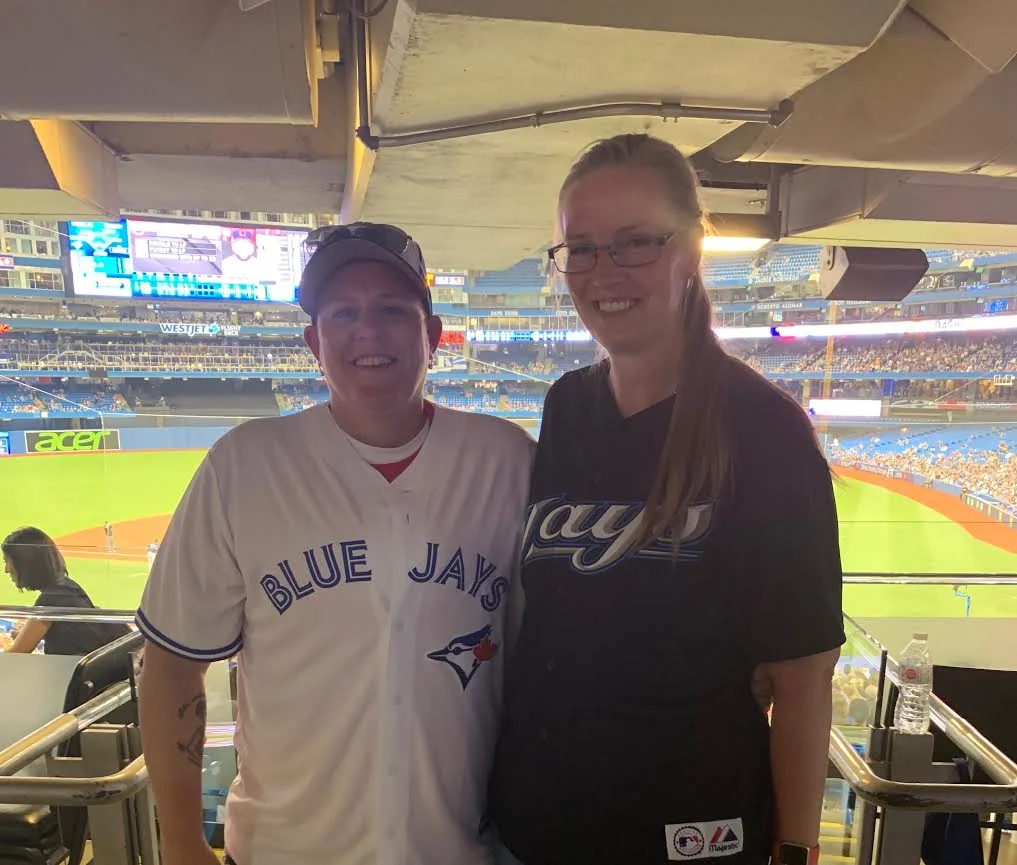 Merinda Halladay, older sister of Roy Halladay, right, and her wife Kelly … two of the seven Halladay members who were at Cooperstown Sunday and caught the Blue Jays loss Monday at the Rogers Centre to the Cleveland Indians.