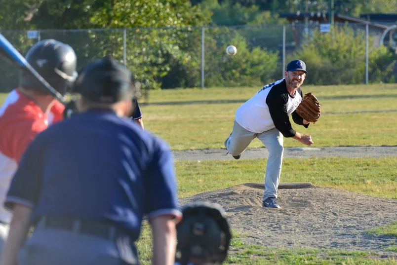 Dempster makes impromptu appearance at hometown hardball game