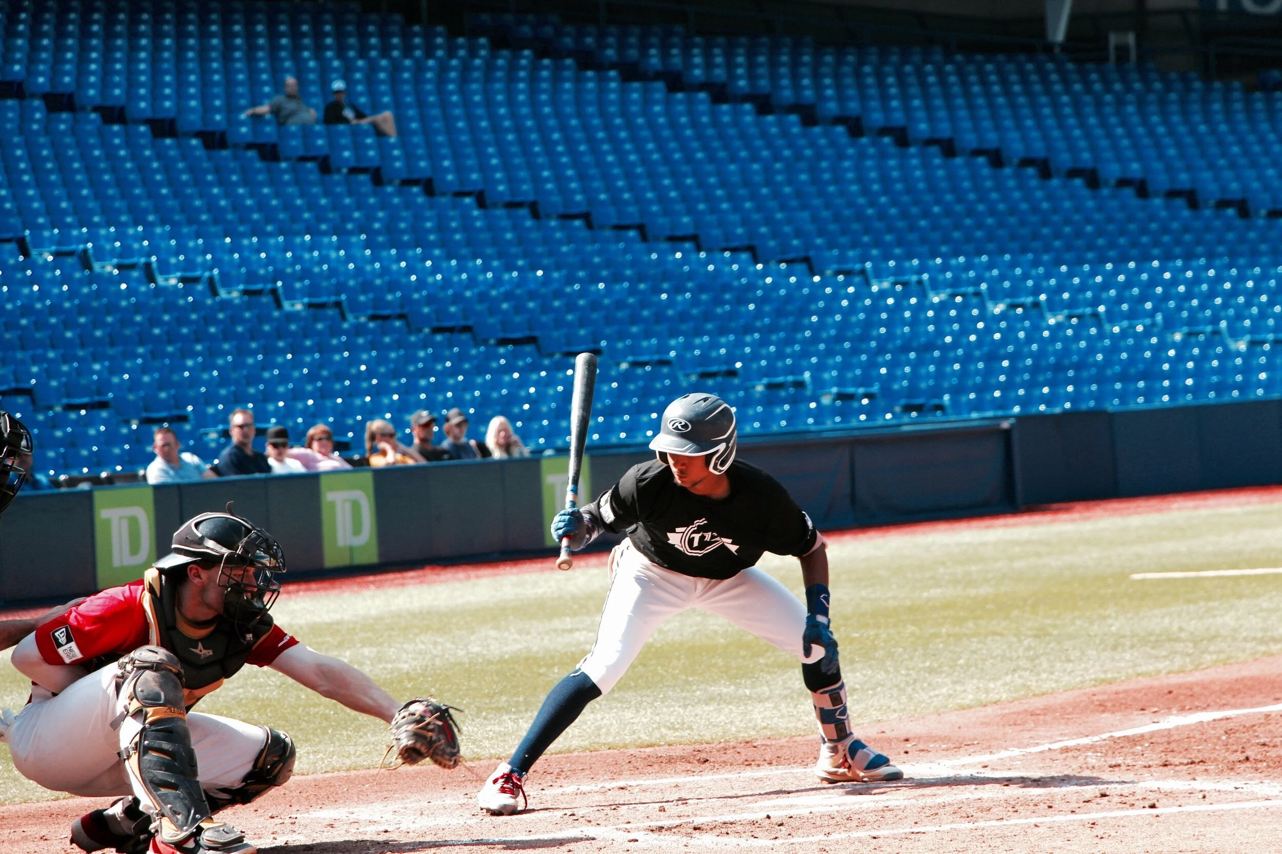 Toronto Mets shortstop Brando Leroux (Markham, Ont.) watches a pitch right into the catcher’s game in the T12 Prospects Game on Saturday. Leroux played for Team Roberto Alomar in the contest. Photo: Tyler King