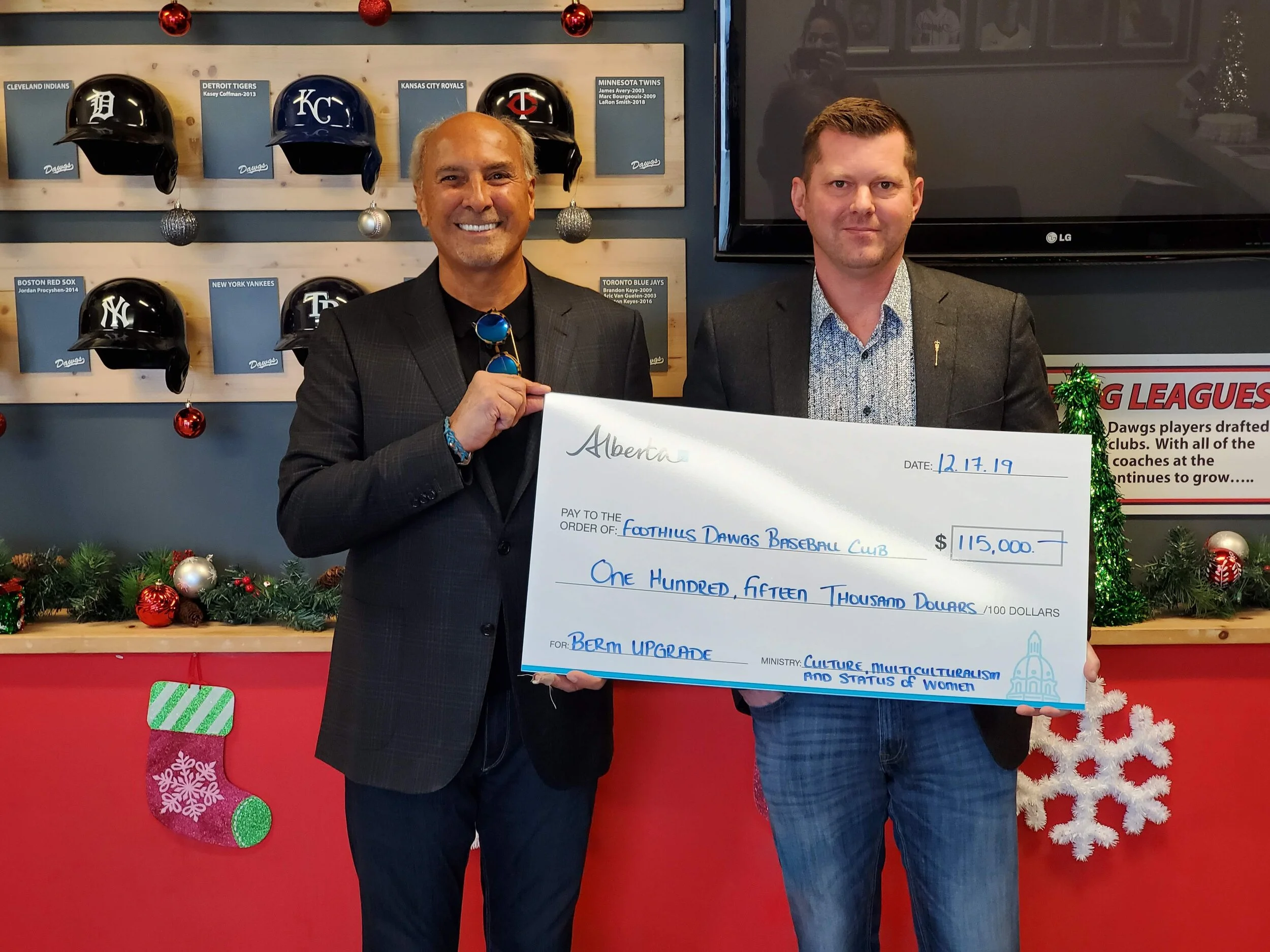 Dawgs celebrate government grants