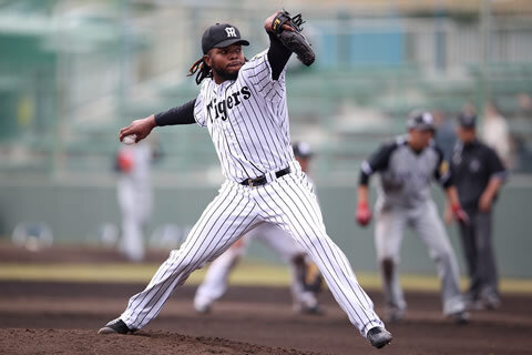 Blue Jays to sign reliever Dolis out of Japan