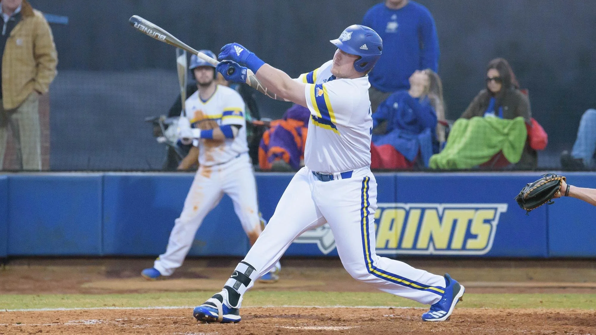 IBL's Welland Jackfish sign Hilderbrandt