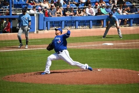 Ryu pitches like an ace in Blue Jays' win
