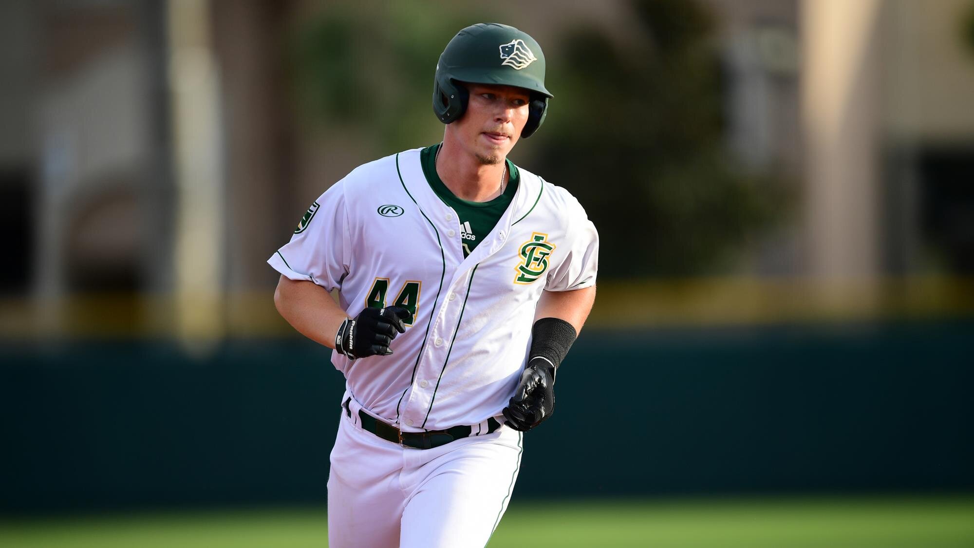 Esau, Cherry help lead Saint Leo University to win