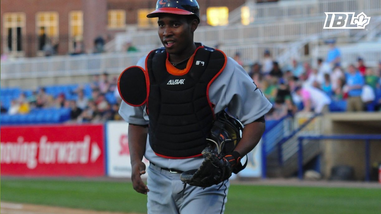 IBL's Welland Jackfish sign catcher Lopez