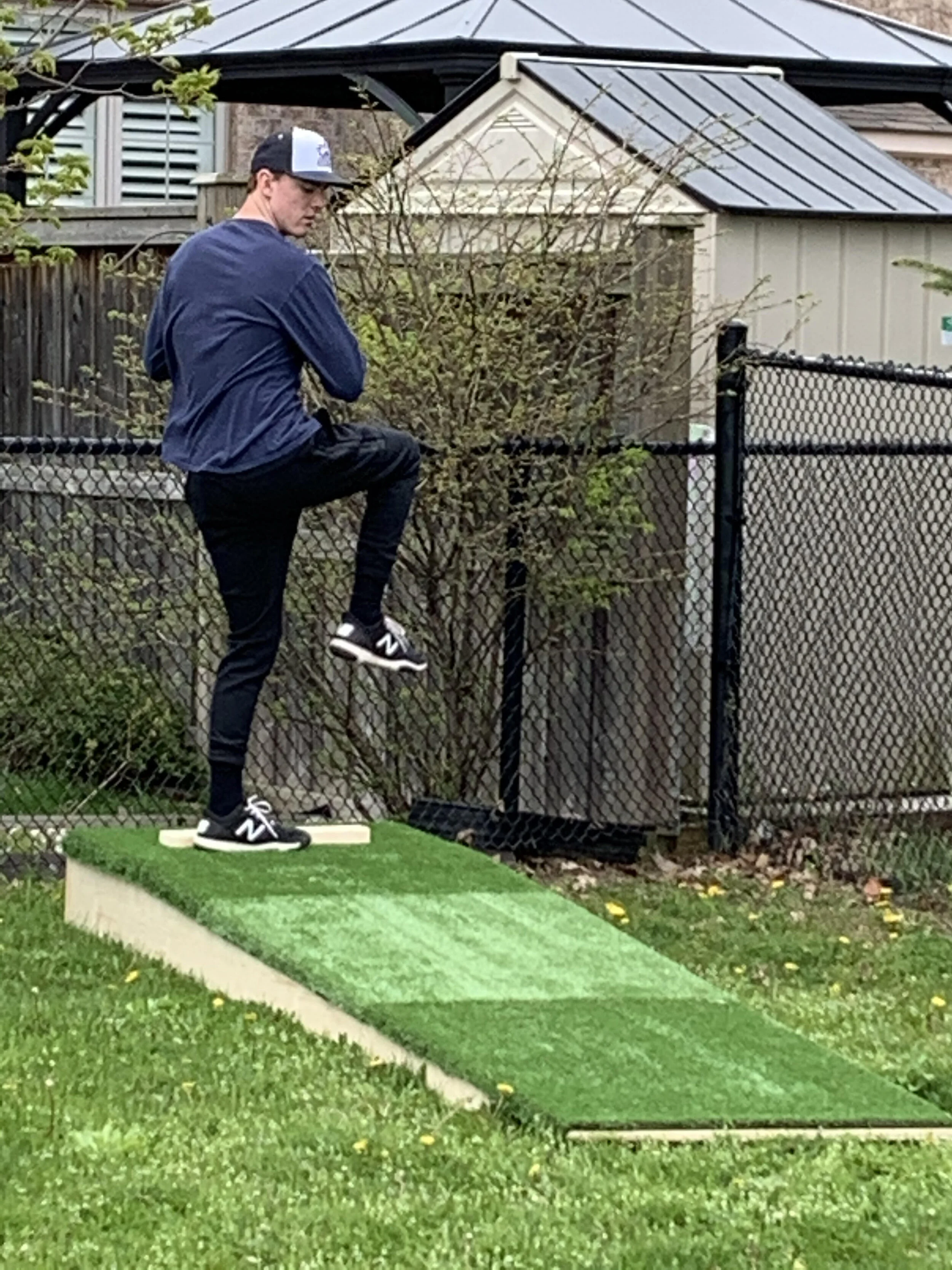 Elliott: Woods solves problems with home-made mound