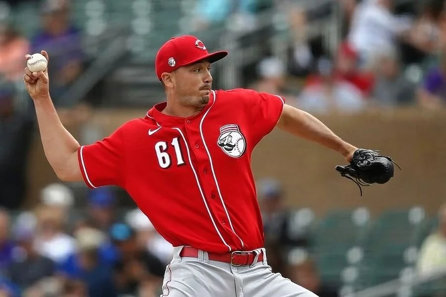 Goldeyes add three, including Rheault