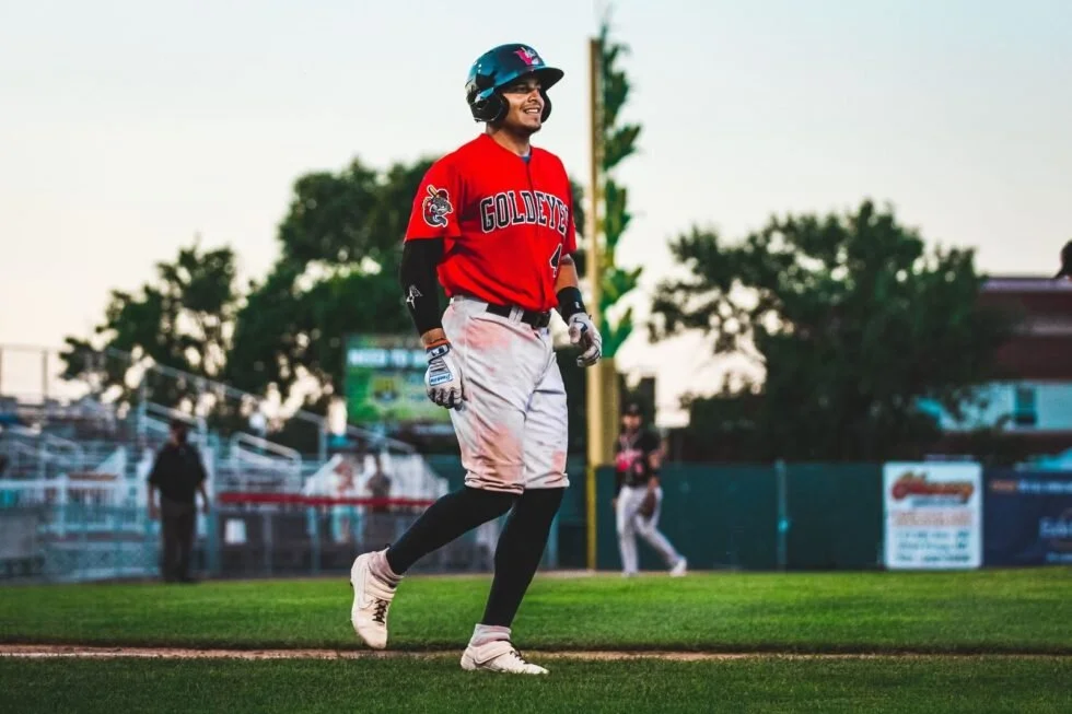 Goldeyes split doubleheader with Canaries