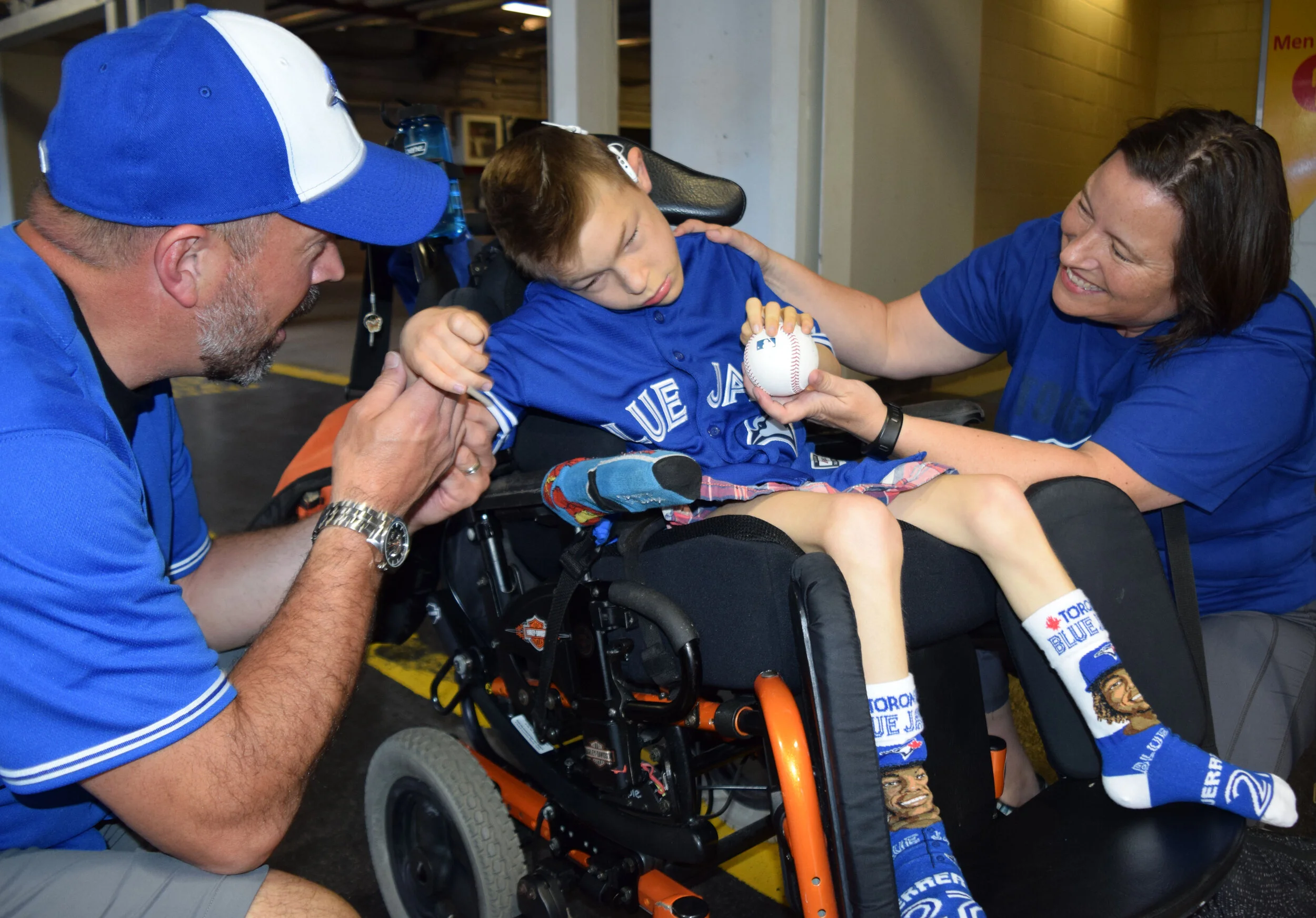 Blue Jays assist Sensity in raising deafblind awareness