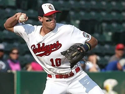 Goldeyes exercise option on Darvill, 10 other players