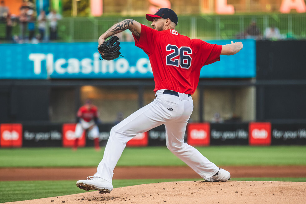 Goldeyes re-sign ex-big leaguer Lucas