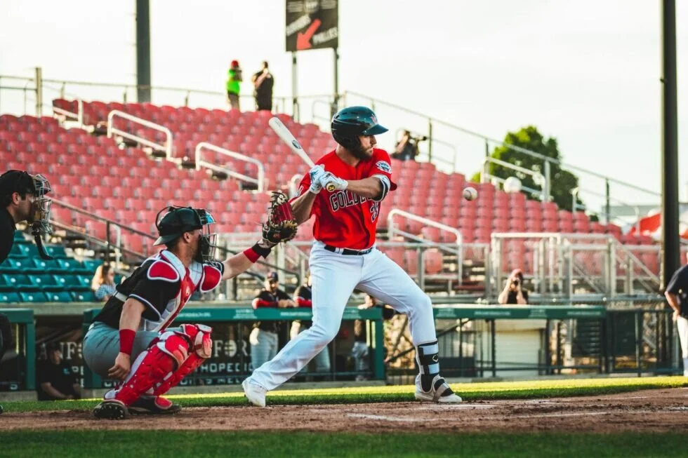 Goldeyes re-sign Hill