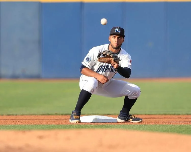 Goldeyes sign Pantoja, Reda