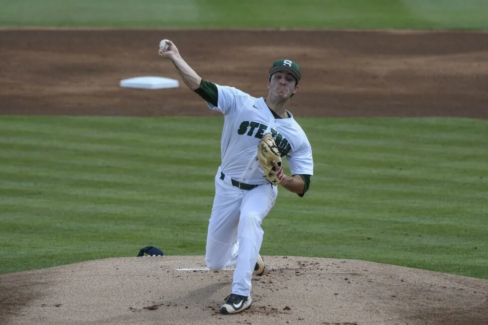Goldeyes sign pitchers Gonzalez, Hellinger