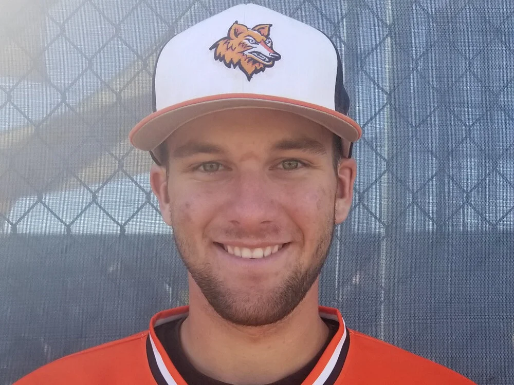 Peters doubles in SIU's 2-0 win