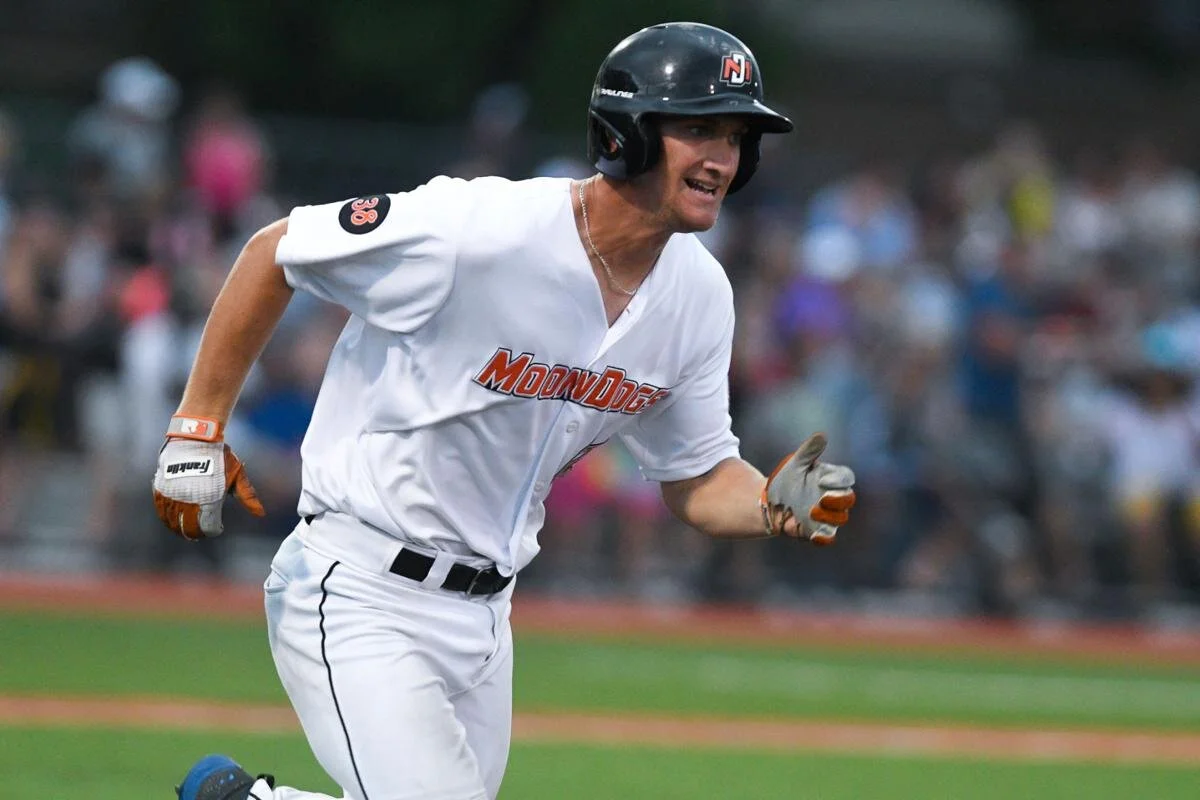 Long and short of it: Wright bunts for hit, goes over wall for 8th homer