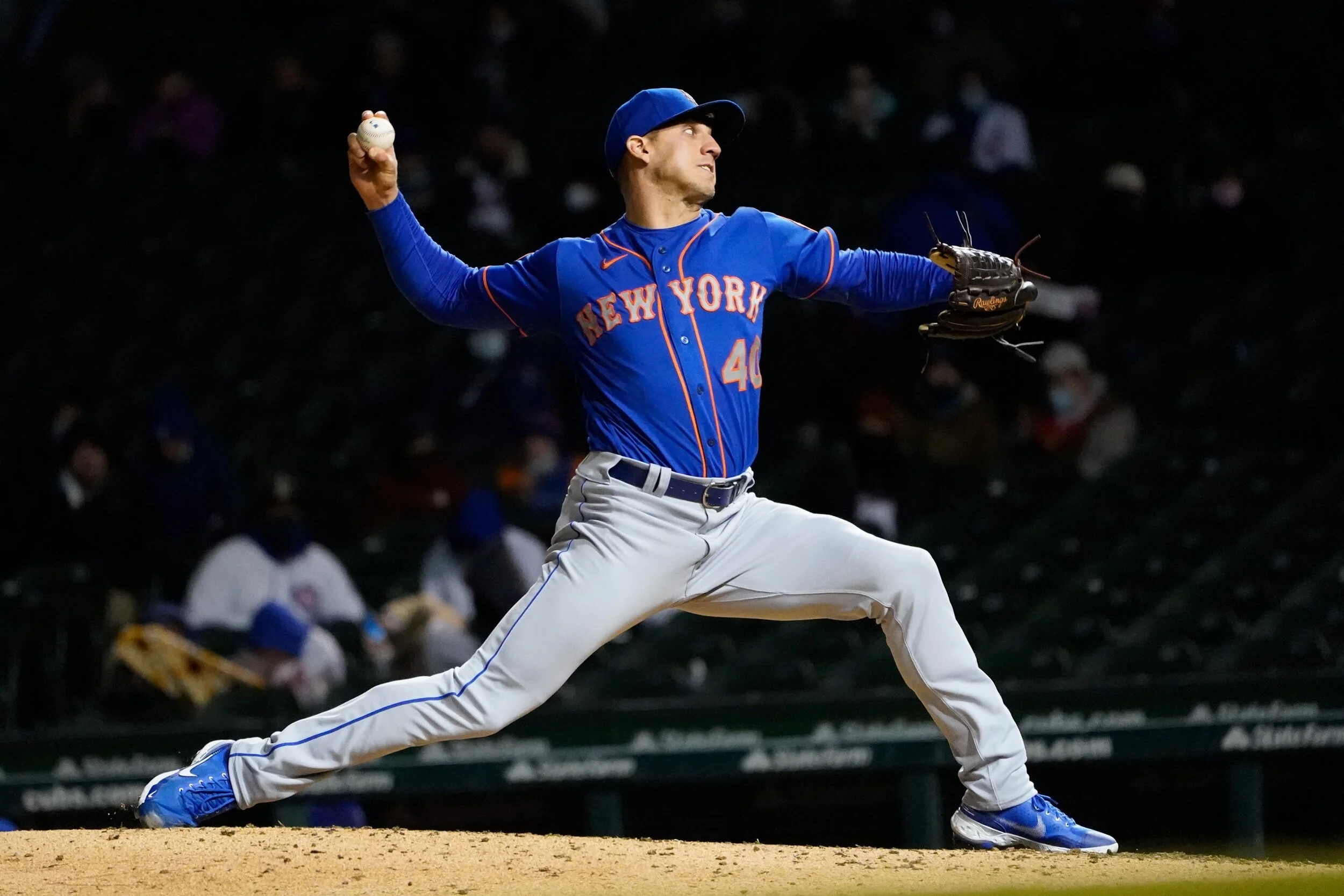 Blue Jays acquire reliever Barnes from Mets