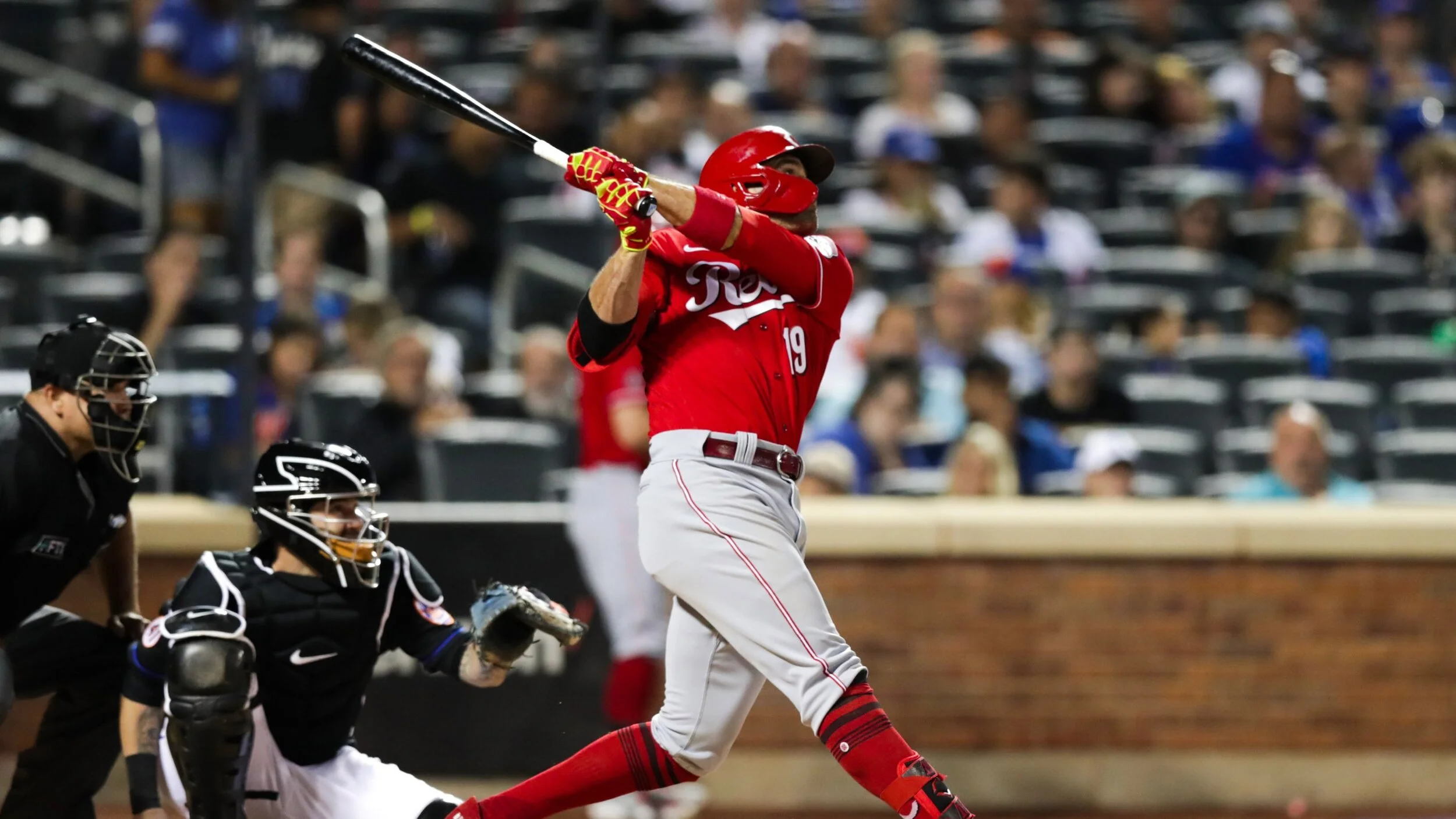 Votto homers in seventh straight game to break Canadian record