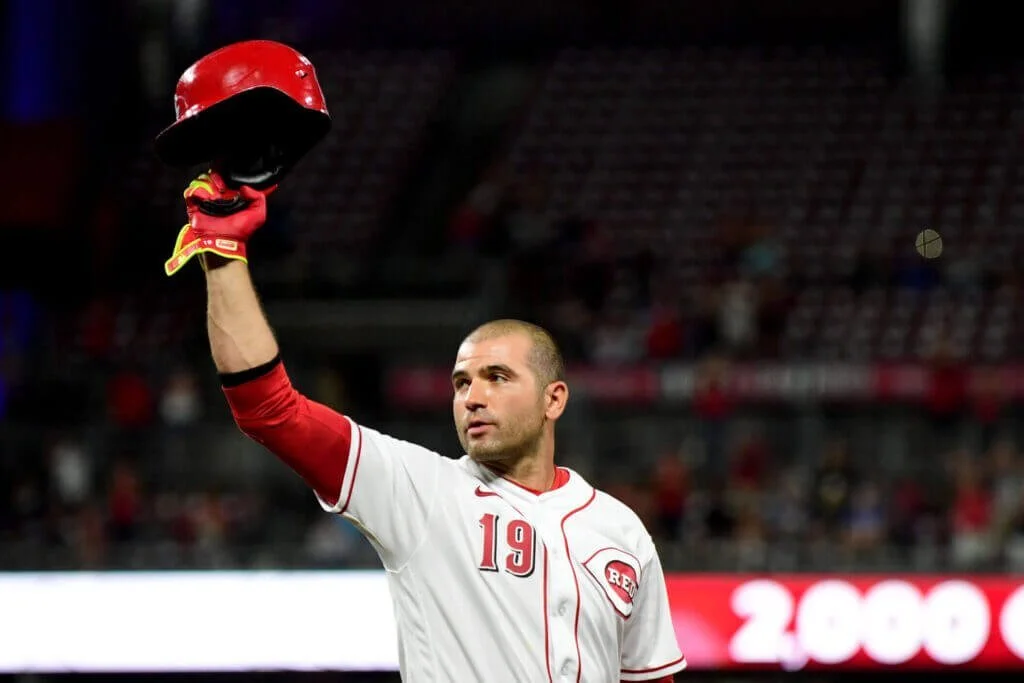 Votto records 2,000th MLB hit