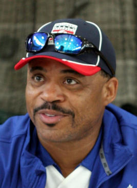 Barfield causes stir by sending hitting instructions to Blue Jays players