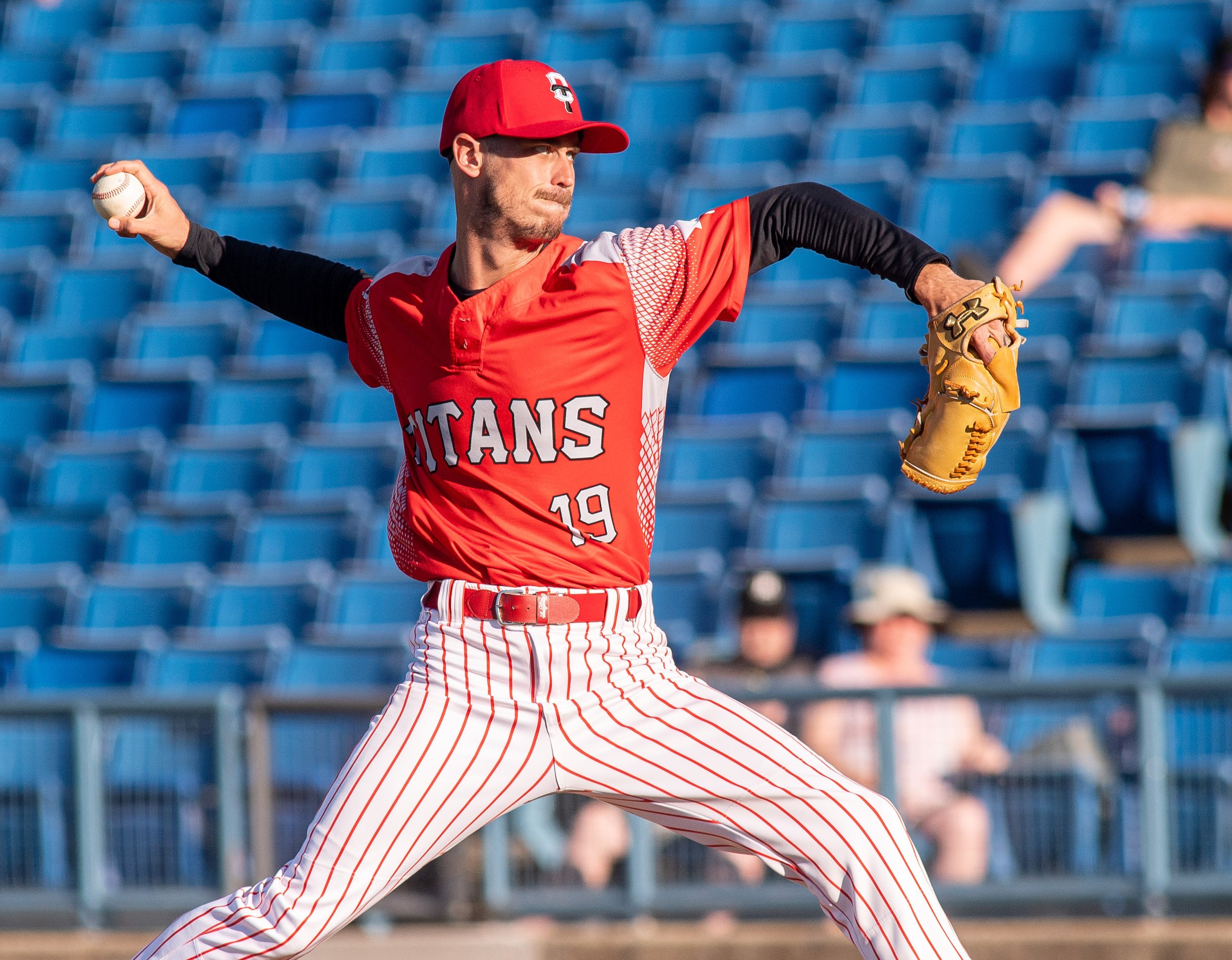 Titans, Aigles split doubleheader