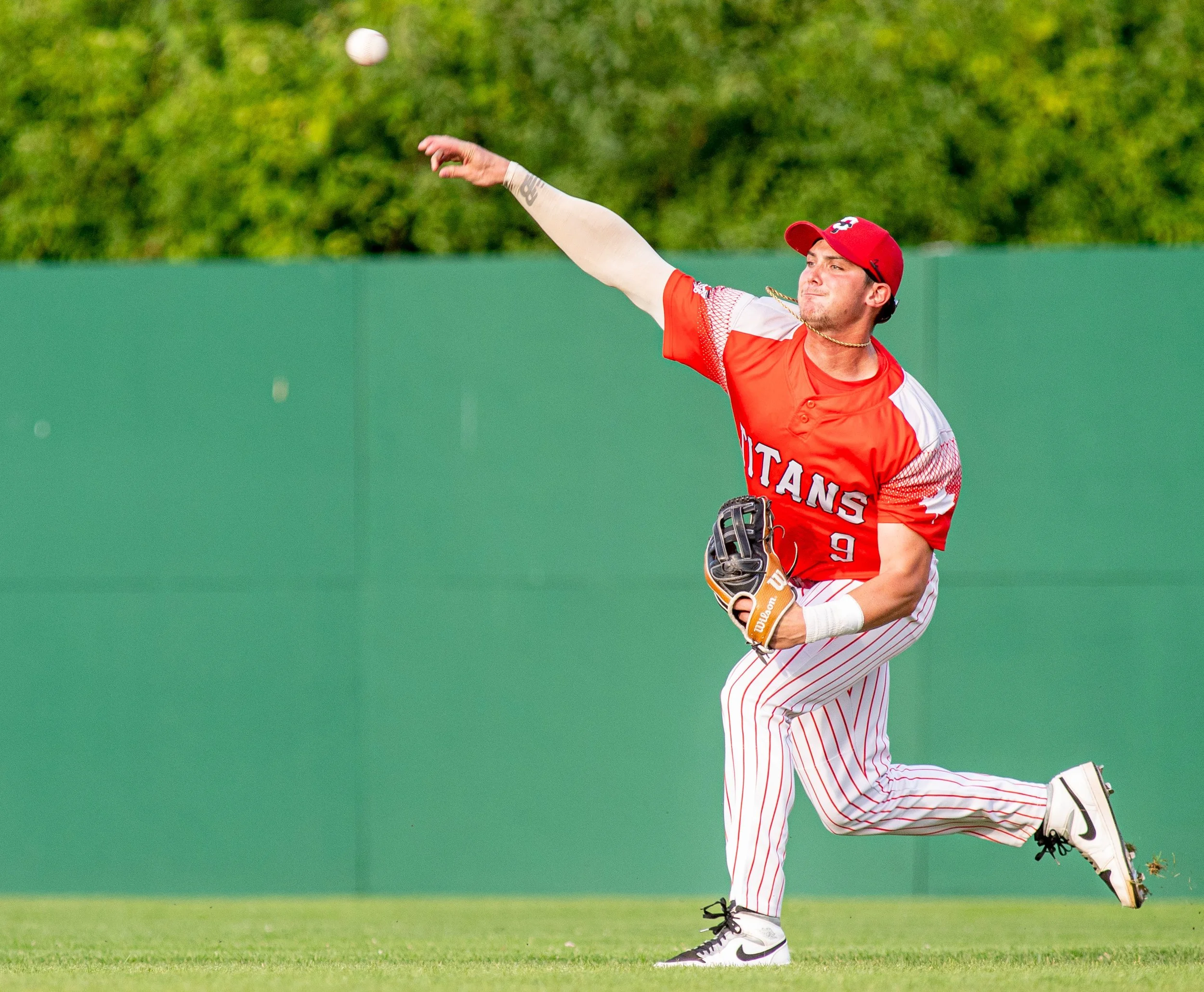 Capitales defeat Titans 6-4