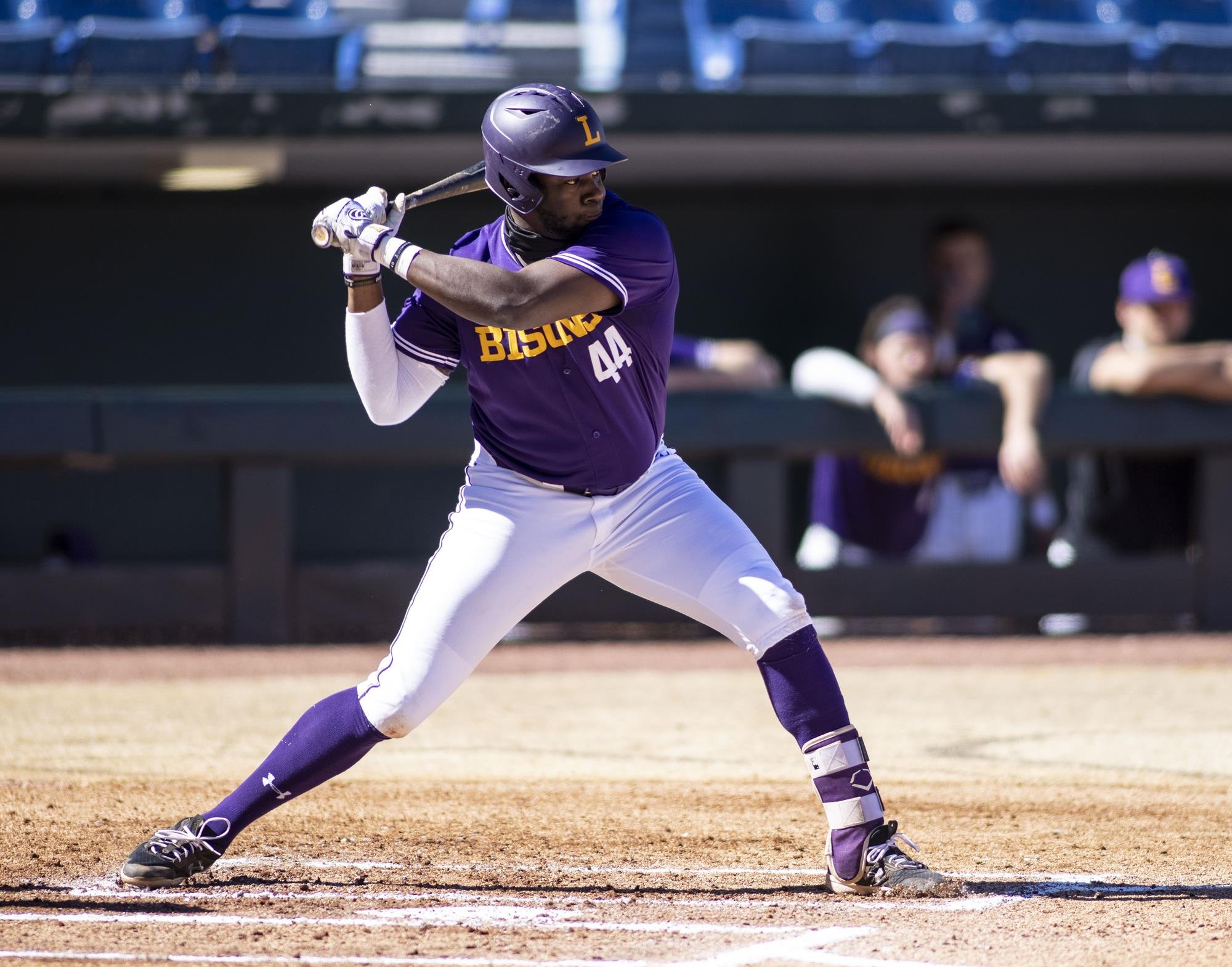 Titans sign Williams, suffer tough loss to Miners