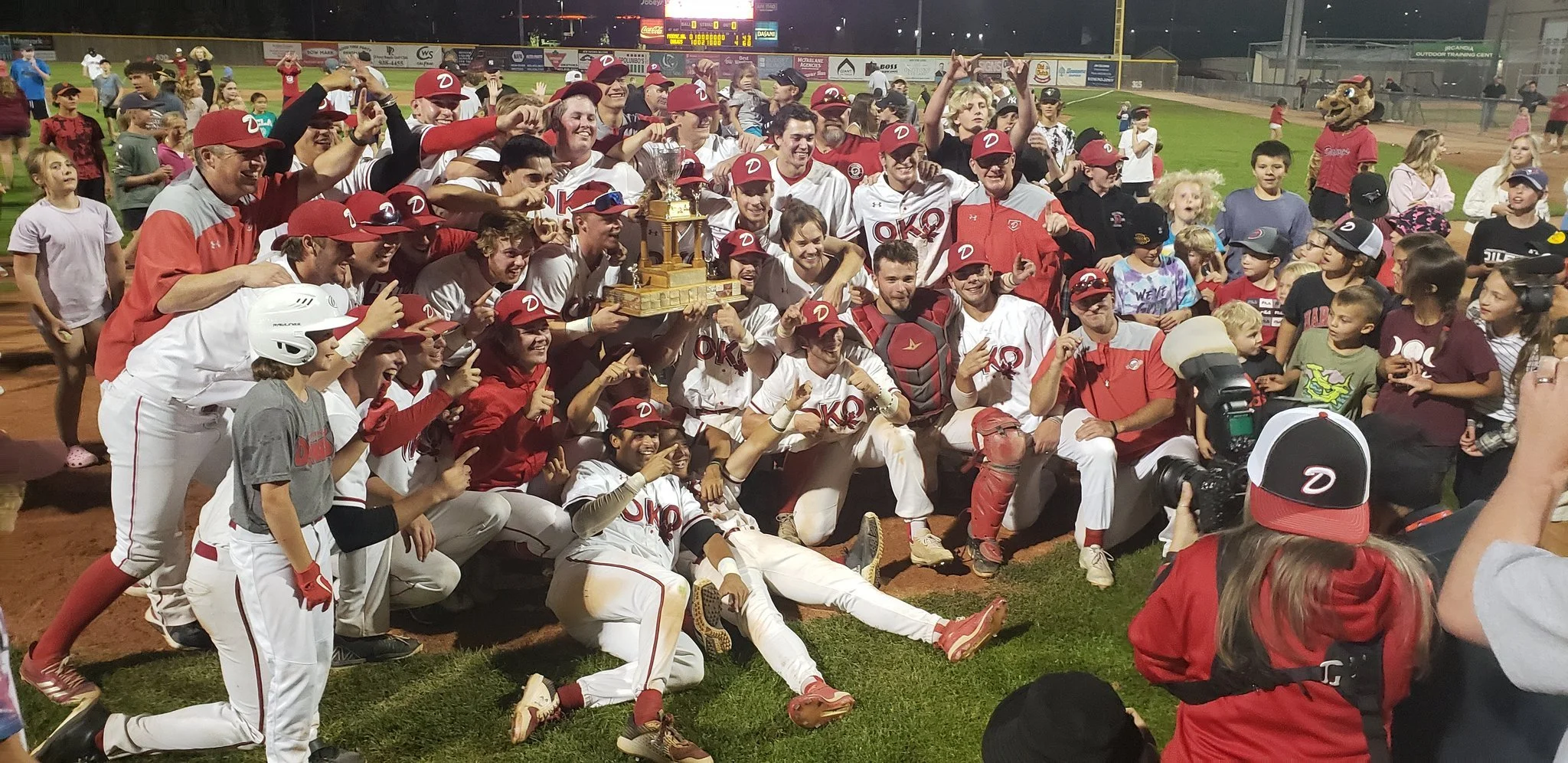 Dawgs win sixth WCBL title