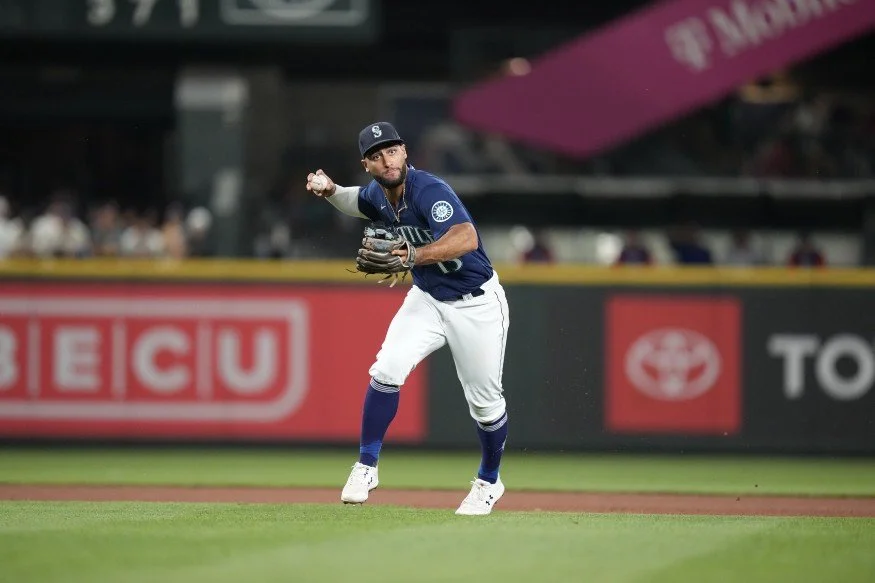 Mariners recall Toro