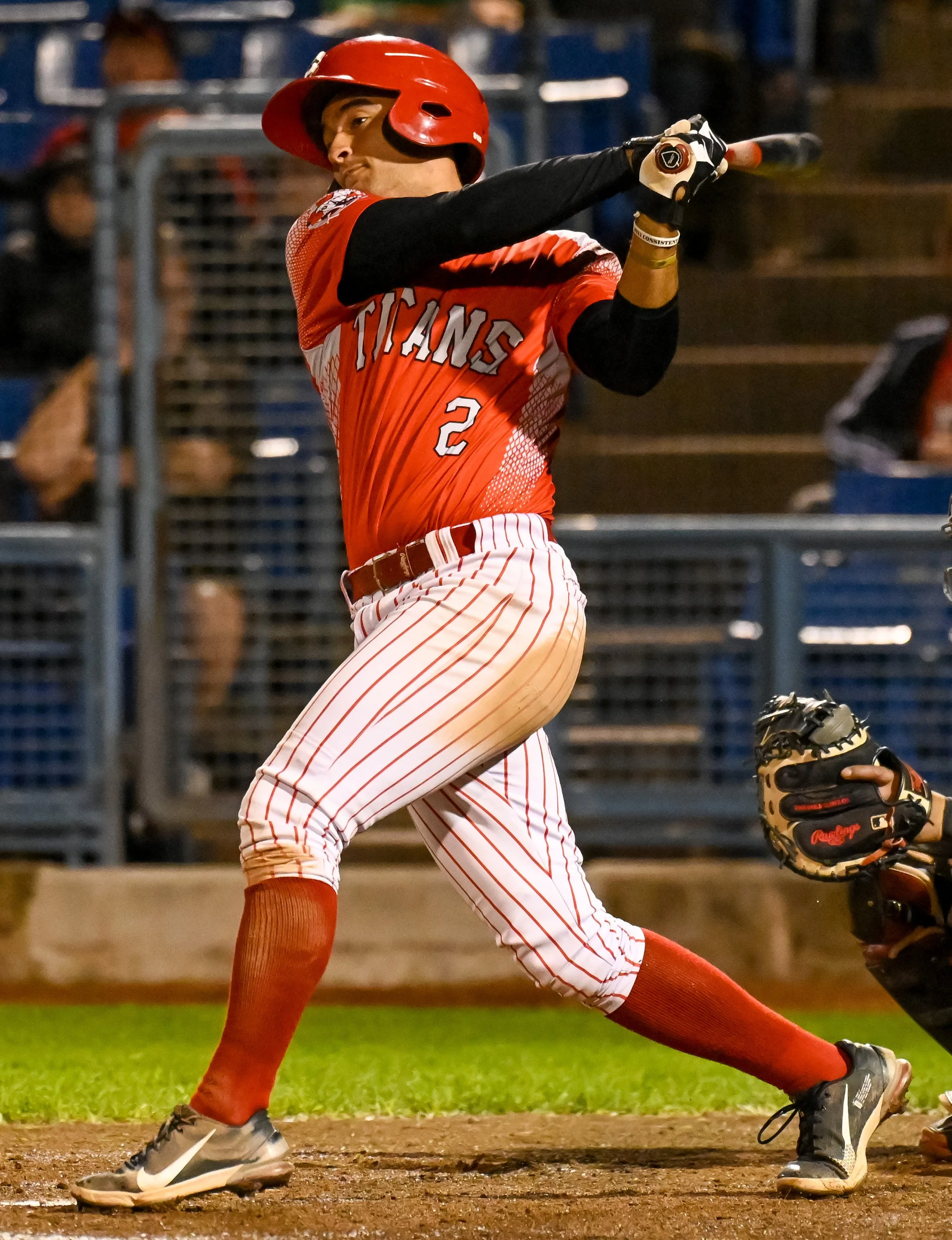 Paiva silences Titans to even series