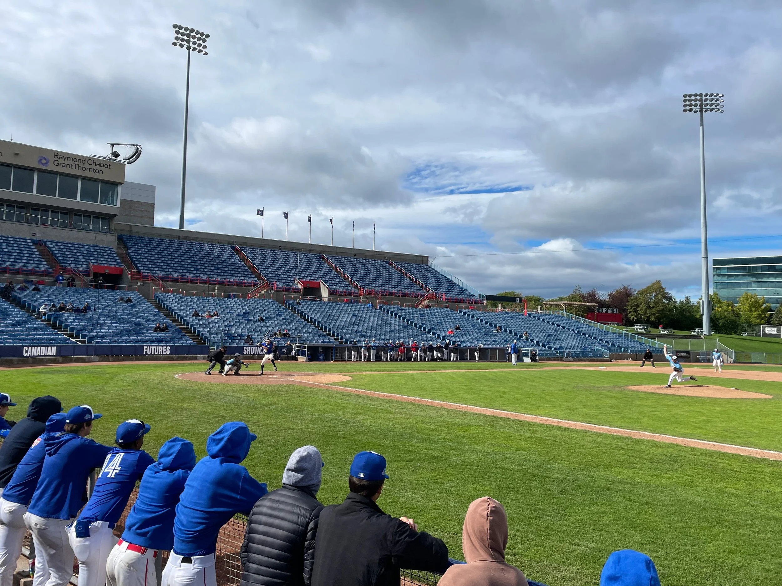 Shaw, Valdes propel Team Royal past Team Light Blue