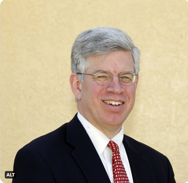 Lowe wins Hall's BBWAA Career Excellence Award