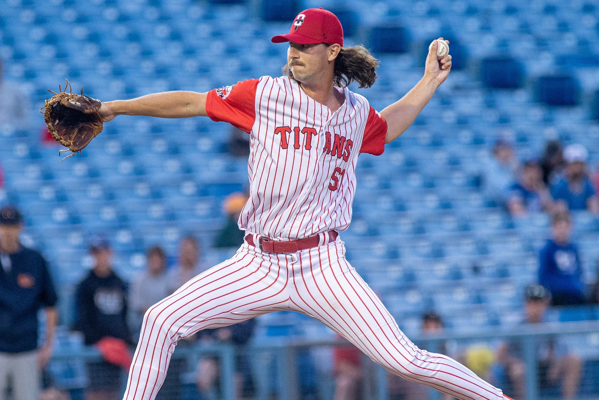 Ottawa Titans re-sign Larson, Gonzalez