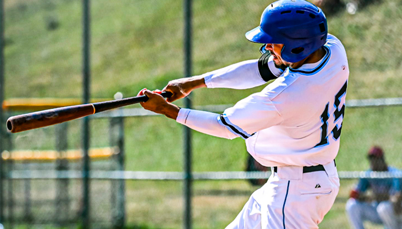 IBL's Toronto Maple Leafs re-sign Carrington