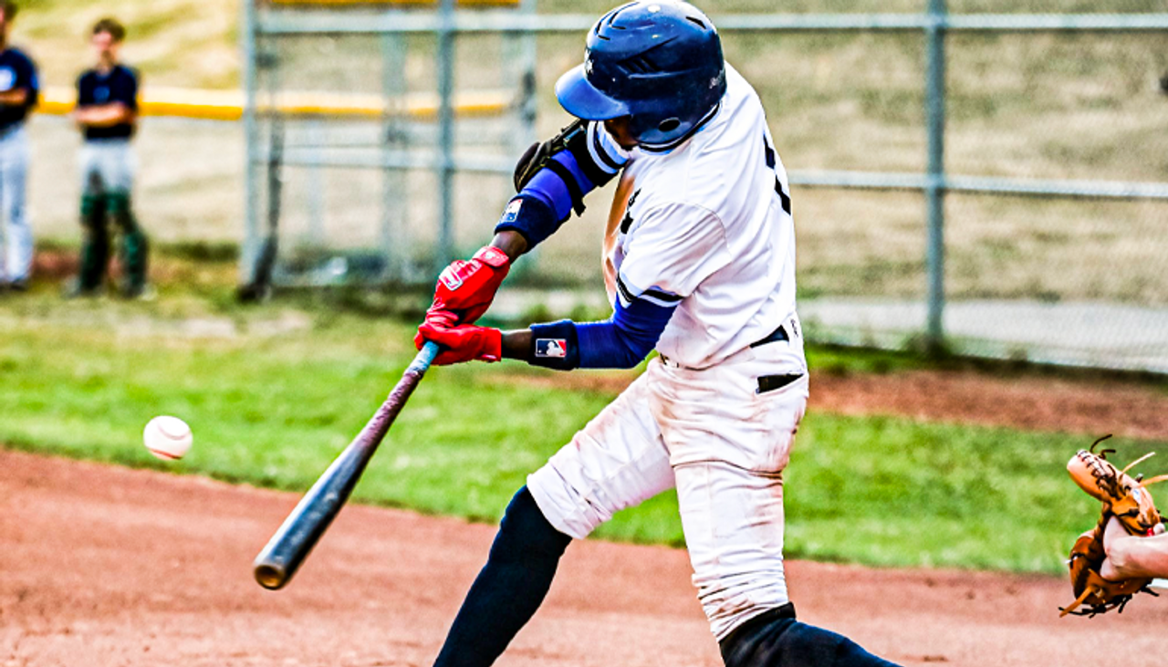 IBL's Toronto Maple Leafs sign Vinicio