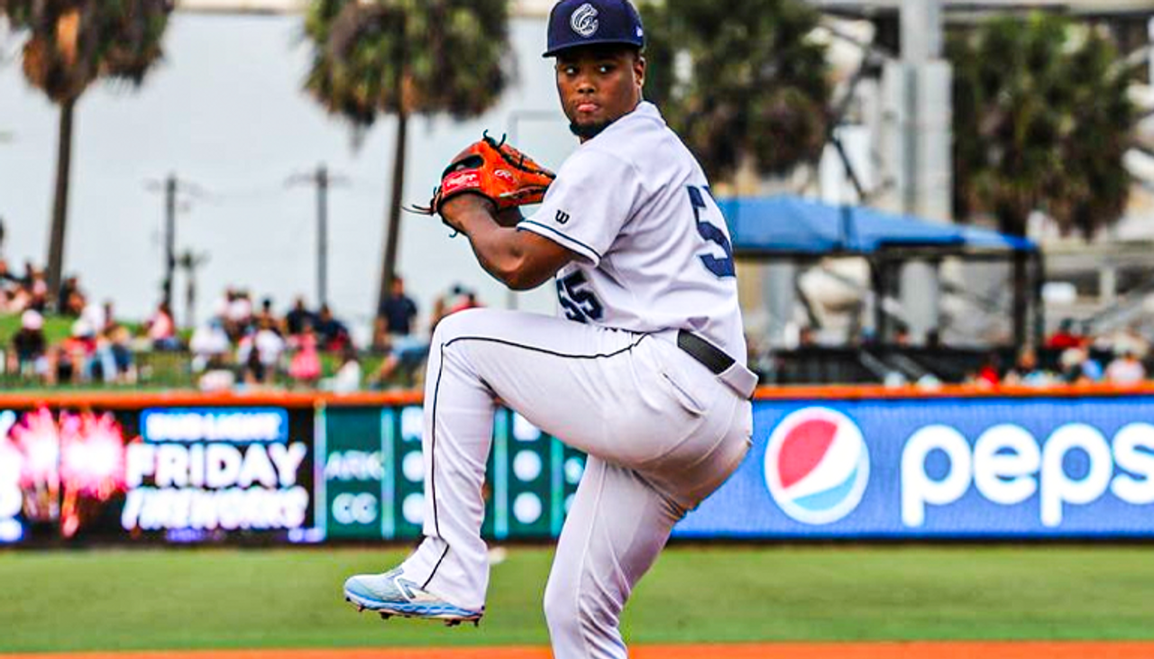 IBL's Toronto Maple Leafs sign Rosado