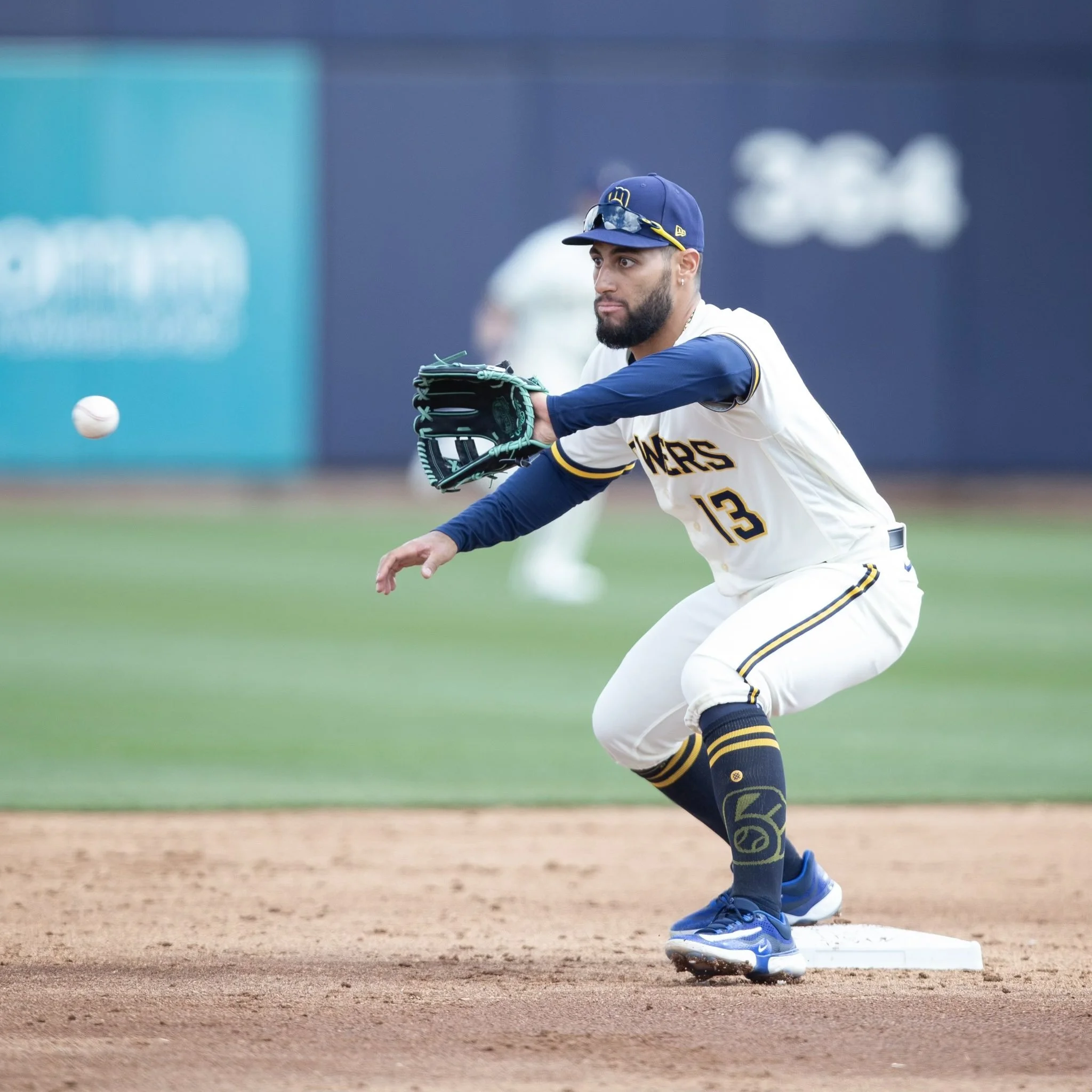 Brewers call up Toro